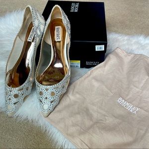 Badgley Mischka Collection Crystal Pointed Toe Flat 12M New in box!